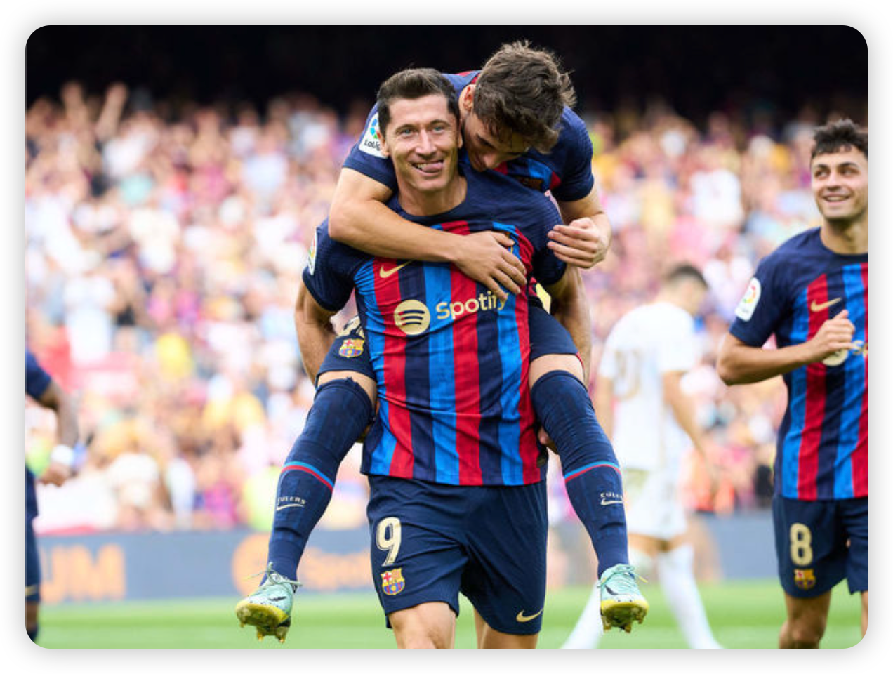 Lewandowski's Shocking Contract Decision Rocks Bayern Munich